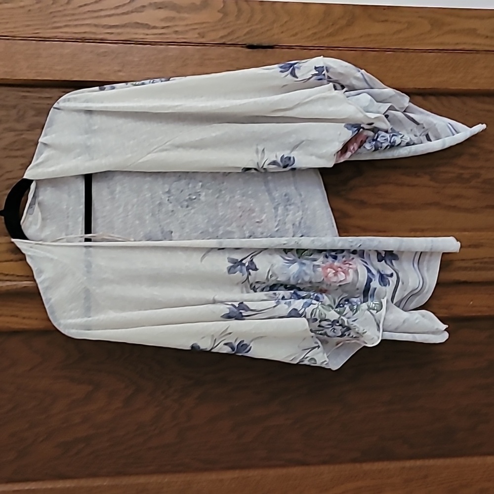Lovely sleeved shawl, made in  Italy